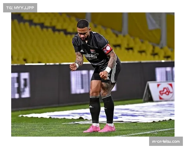 里昂门将屡献神扑 客场十人应战守平展现价值